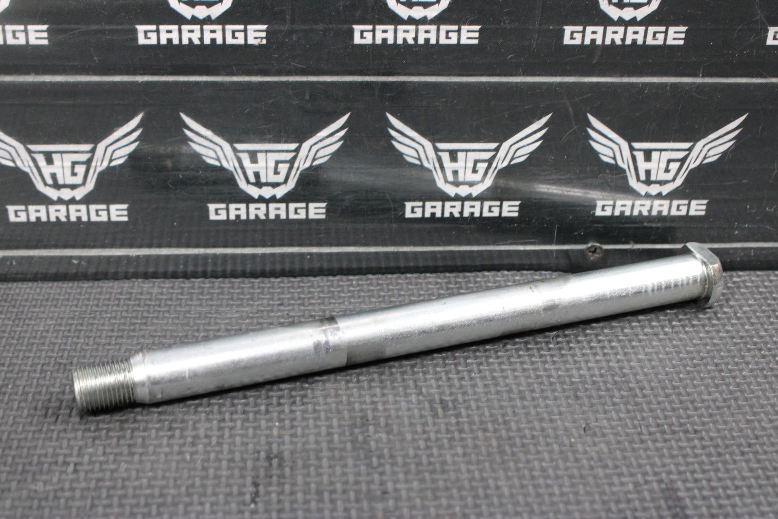 2005 YAMAHA YZ450F OEM REAR BACK SWINGARM BOLT SUSPENSION PIVOT MINT! - hggarage