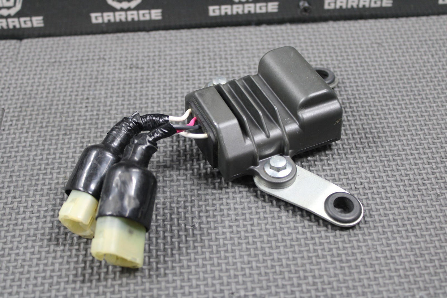 2020 YAMAHA 19 - 22 YZ250F OEM RECTIFIER VOLTAGE REGULATOR B7B - 81960 - 00 - 00 GOOD - hggarage