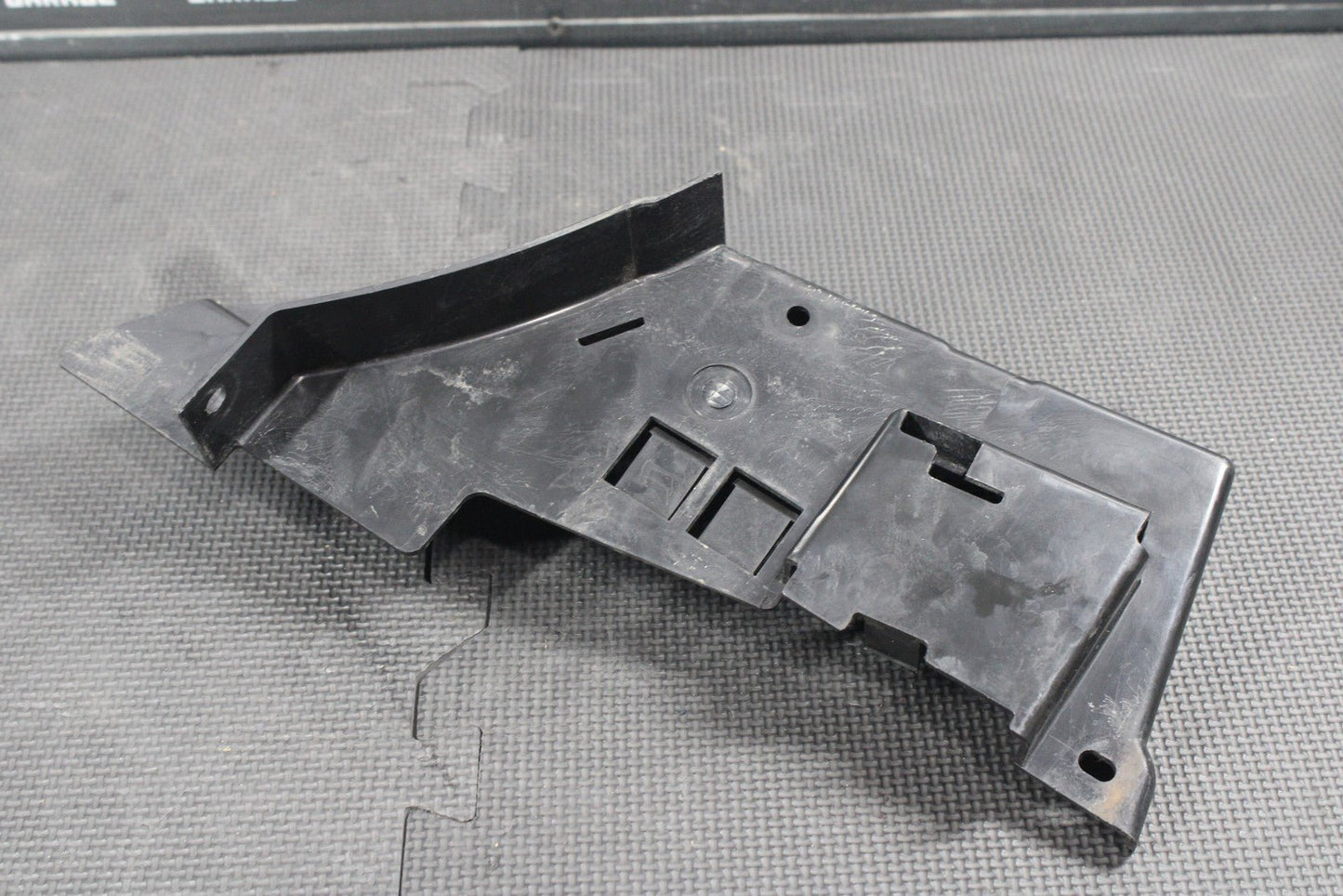 1987 87 - 00 YAMAHA TW200 ELECTRICAL WIRING TRAY HOLDER PLASTIC 2JX - 2177A - 00 - 00 - hggarage