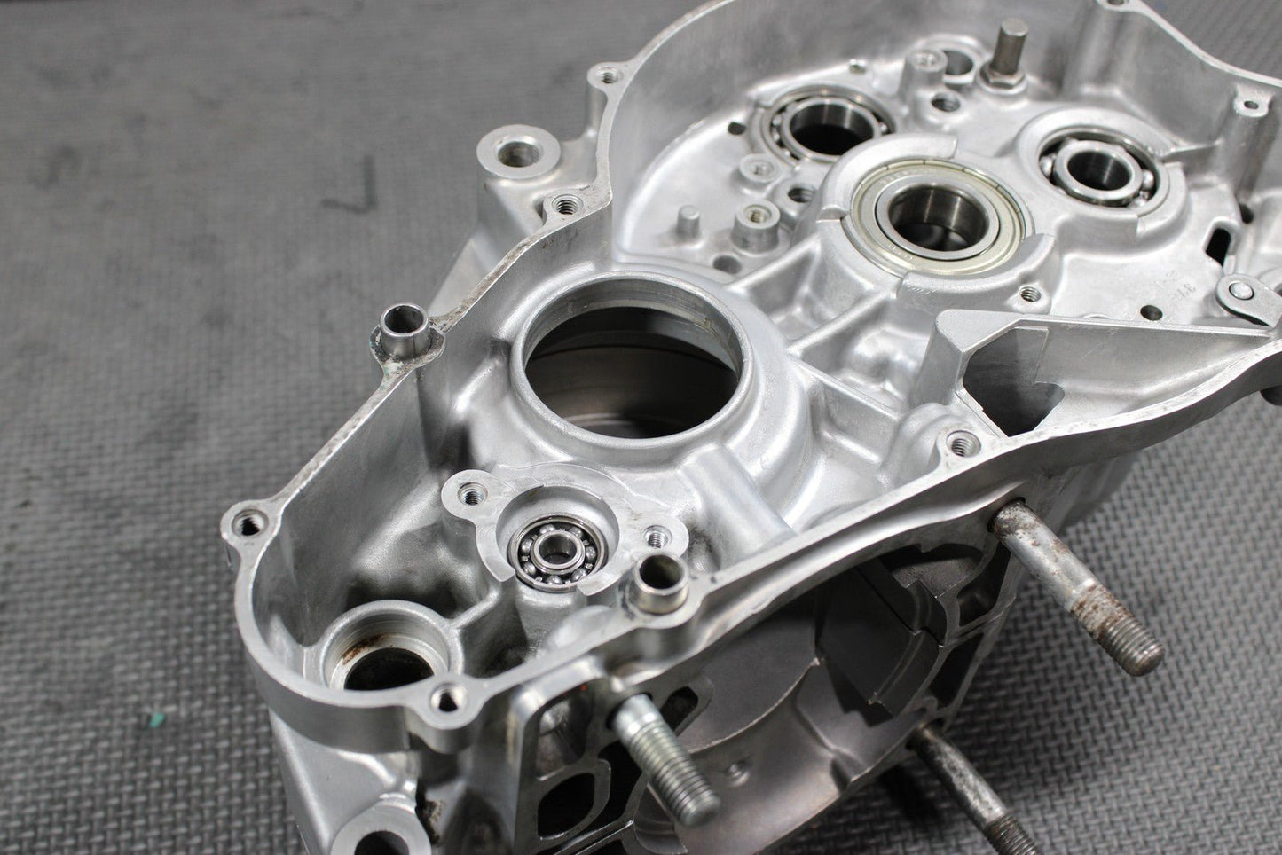 1996 SUZUKI RM250 OEM LEFT RIGHT ENGINE CRANKCASE CRANK CASES BLOCK READ DESC! - hggarage