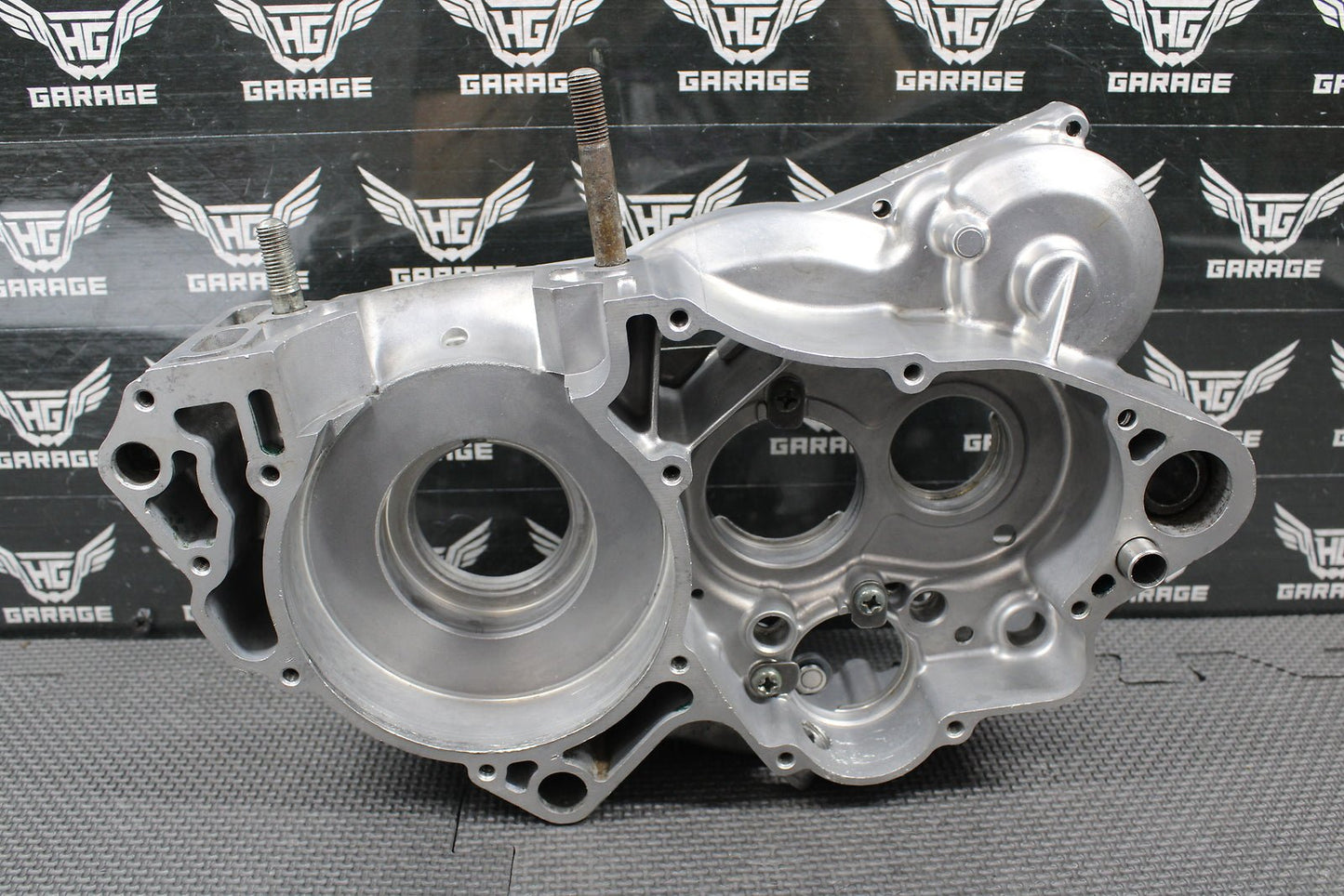 2001 SUZUKI 01 - 02 RM250 OEM RIGHT HALF ENGINE MOTOR CRANKCASE CRANK CASE BLOCK - hggarage