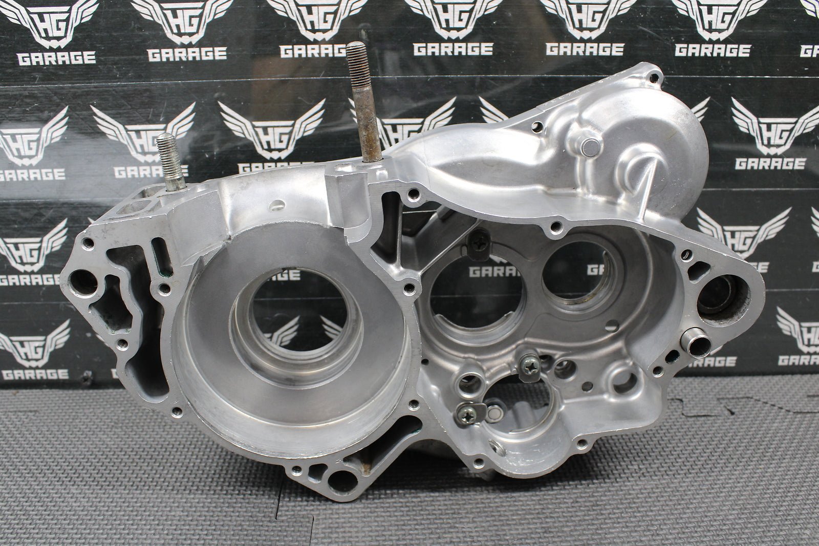 2001 SUZUKI 01 - 02 RM250 OEM RIGHT HALF ENGINE MOTOR CRANKCASE CRANK CASE BLOCK - hggarage