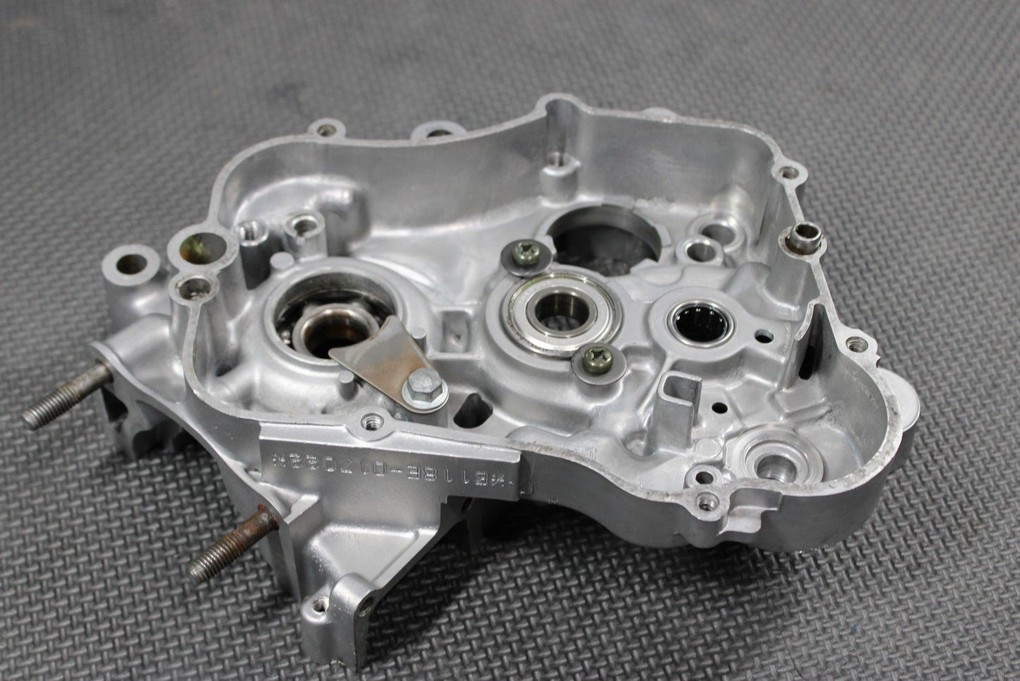 2007 02 - 17 YAMAHA YZ85 OEM RIGHT ENGINE MOTOR CRANKCASE CRANK CASES BLOCK - hggarage