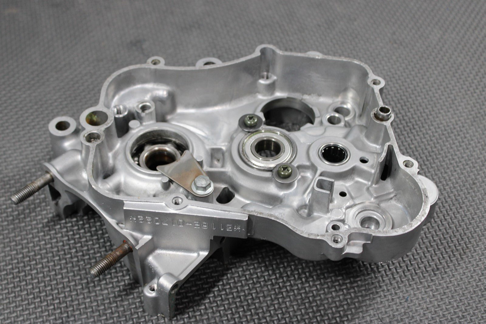 2007 02 - 17 YAMAHA YZ85 OEM RIGHT ENGINE MOTOR CRANKCASE CRANK CASES BLOCK - hggarage