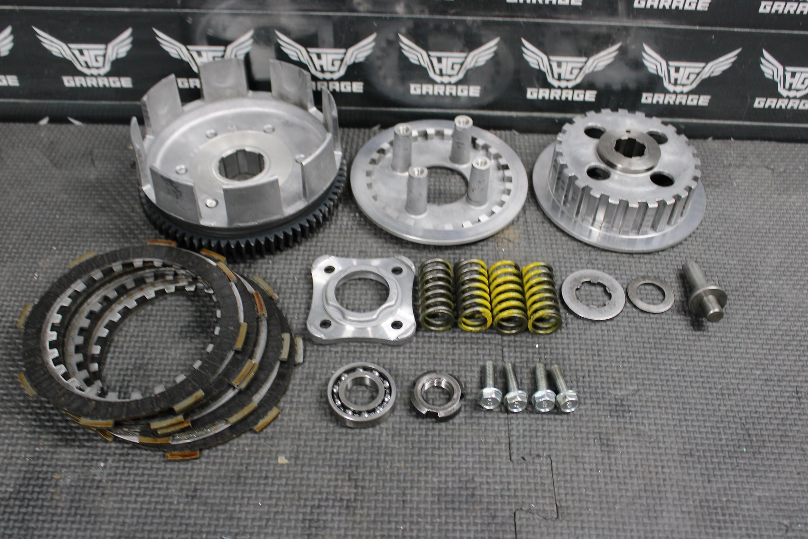 1998 HONDA XR200R OEM COMPLETE CLUTCH W PLATES BASKET HUB 22100 - 437 - 020 22121 - KC - hggarage
