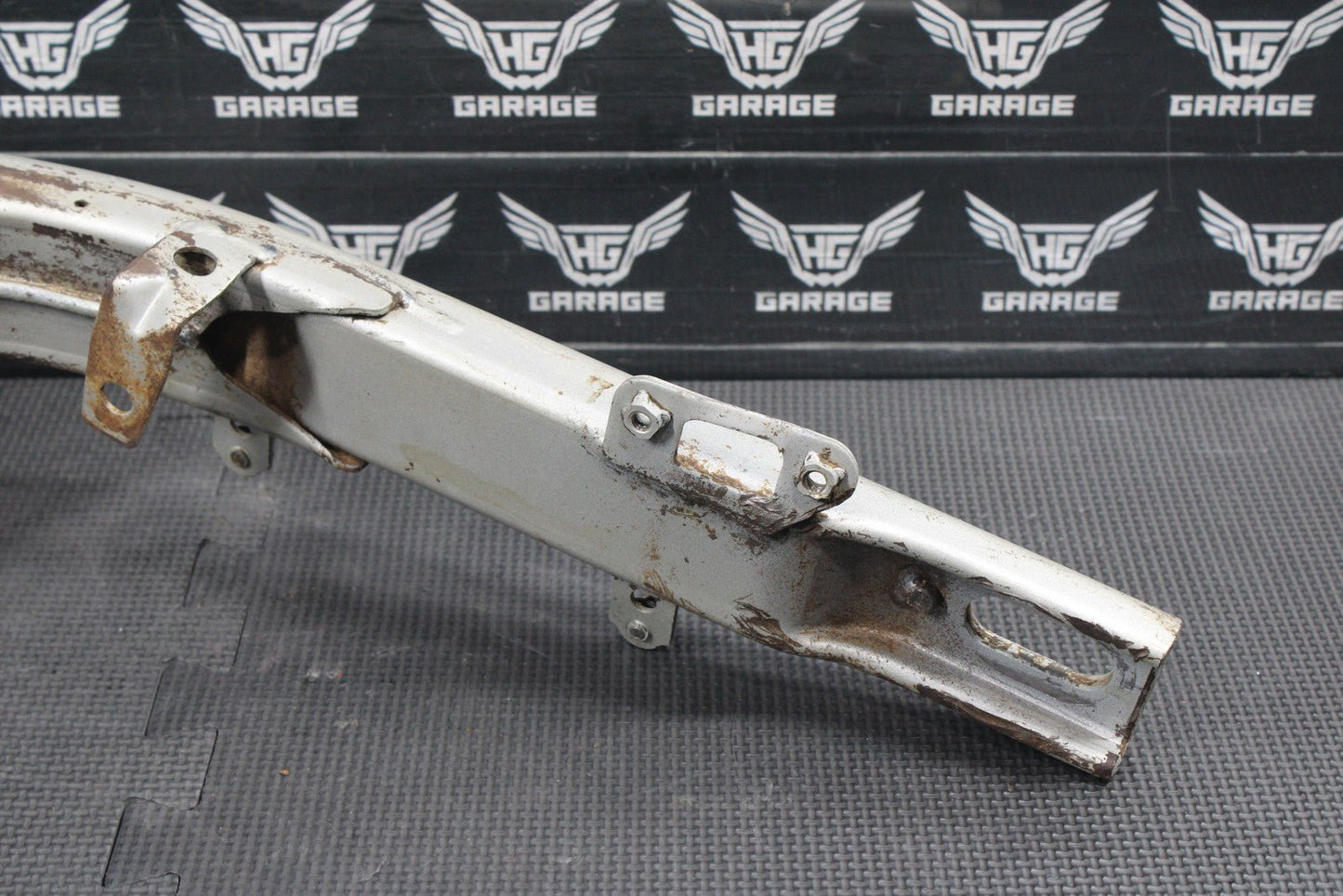 1987 YAMAHA TW200 OEM SWINGARM SWING ARM SUSPENSION 2JX - 22110 - 10 - 35 - hggarage