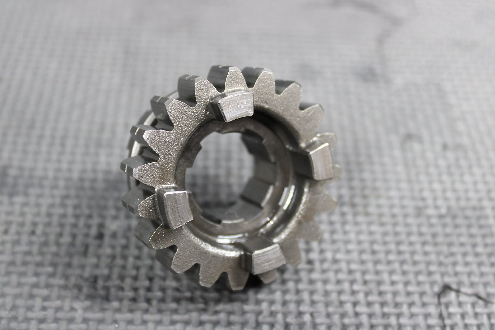 1999 HONDA CR500R OEM TRANSMISSION COUNTERSHAFT FIFTH GEAR 19T GEAR 23491 - MAC - 68 - hggarage