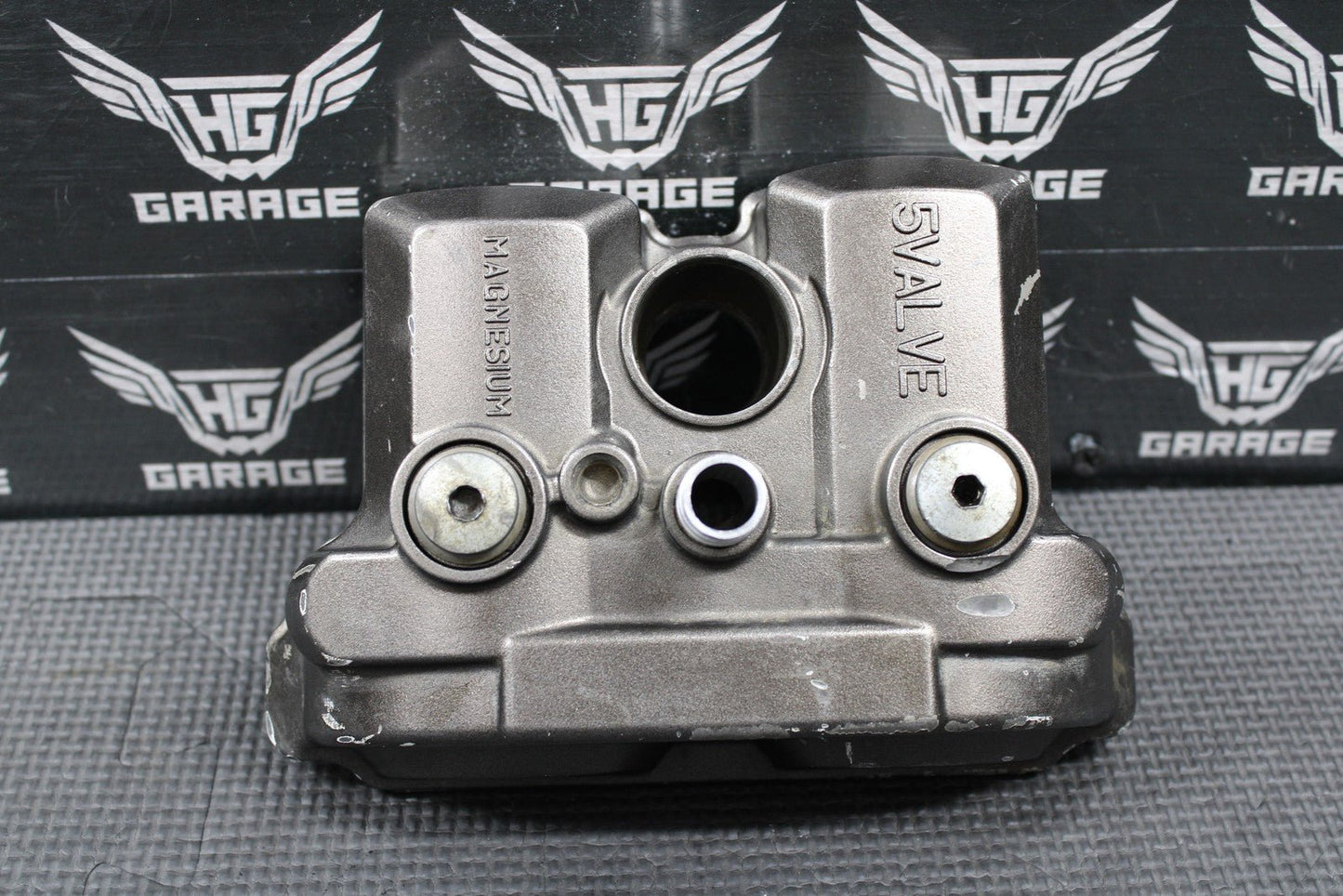 2010 2011 YAMAHA YZ250F OEM ENGINE CYLINDER HEAD VALVE COVER 17D - 11102 - 10 - 00 - hggarage