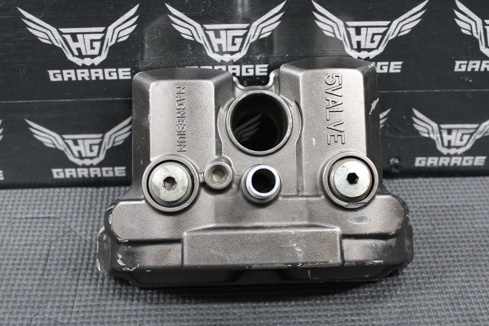 2010 2011 YAMAHA YZ250F OEM ENGINE CYLINDER HEAD VALVE COVER 17D - 11102 - 10 - 00 - hggarage