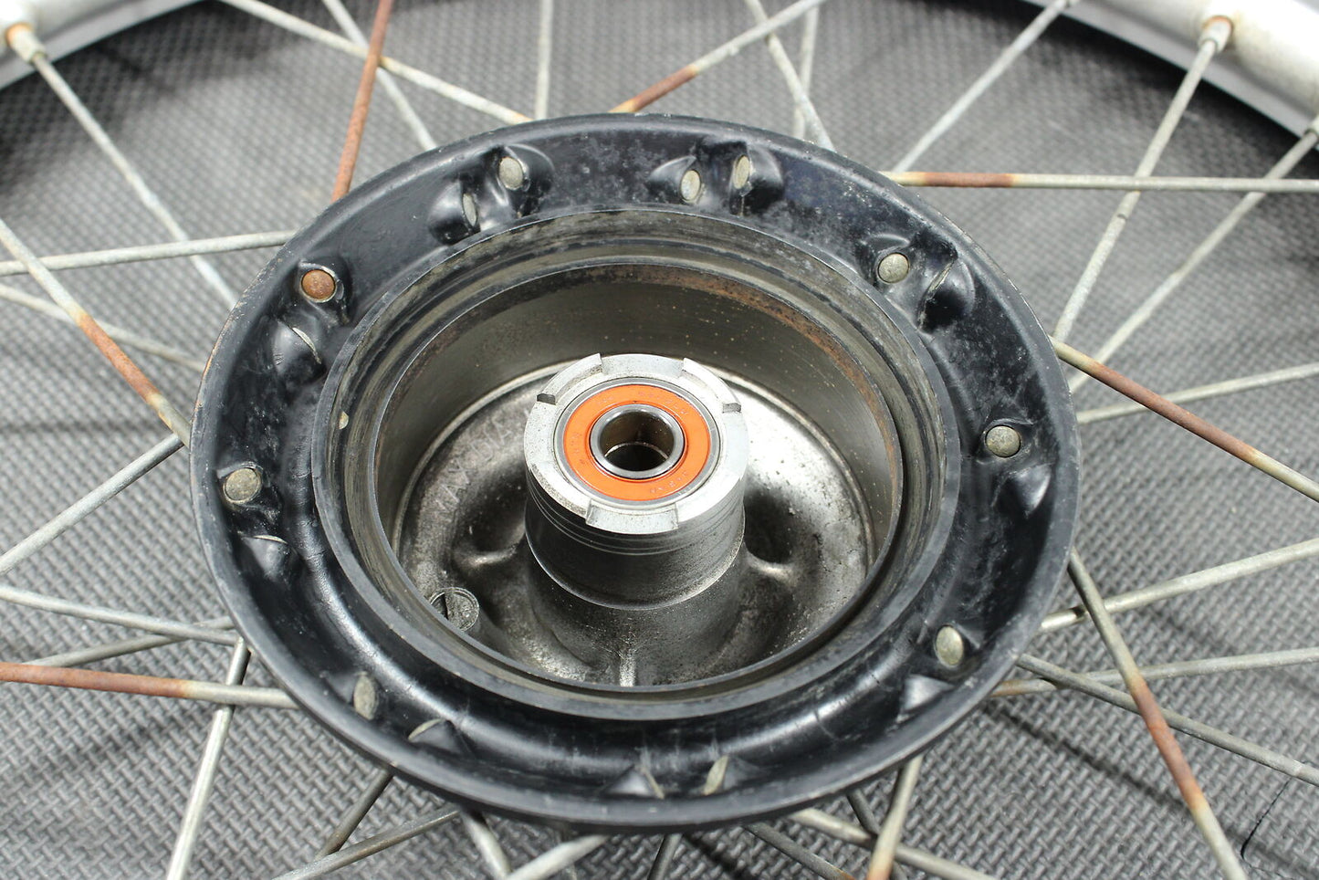 2002 HONDA XR200R OEM 21" D.I.D FRONT WHEEL RIM HUB ASSEMBLY 44650-KT0-306