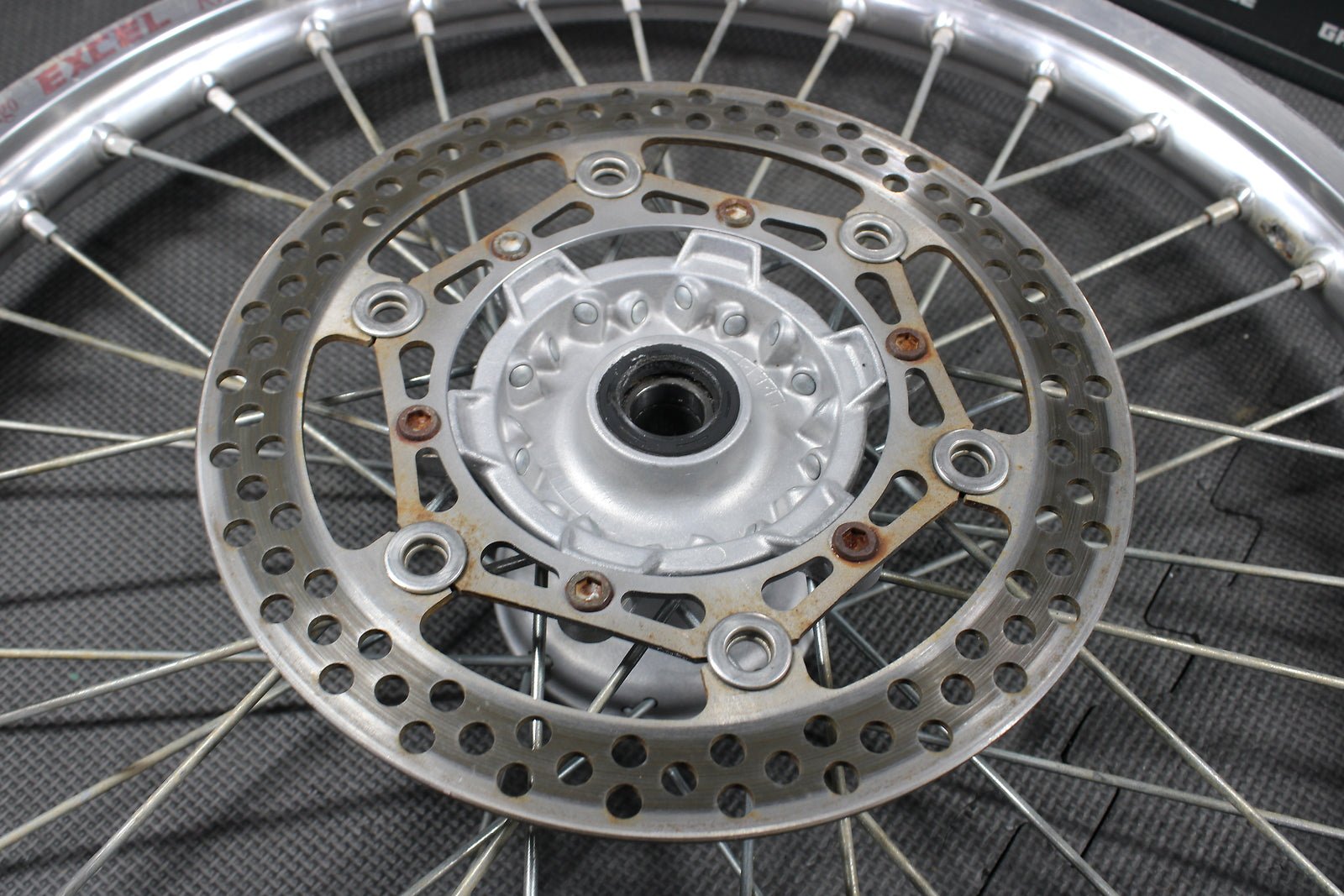 2005 Yamaha YZ125 YZ250 OEM Excel Front Wheel Rim Hub 5XC - W2519 - L0 - 00 - hggarage