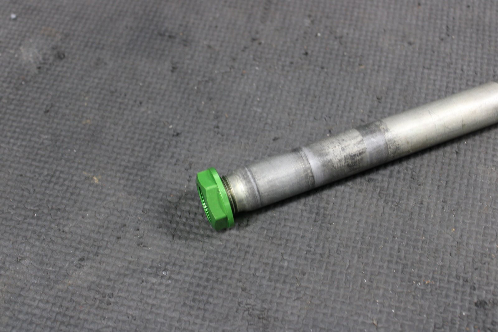 2014 KAWASAKI KX250F OEM FRONT WHEEL RIM AXLE PIVOT BOLT - hggarage