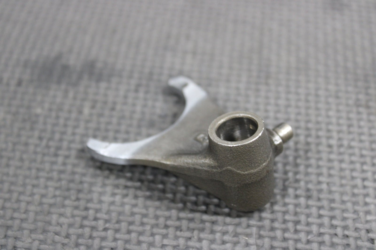 1999 HONDA CR500R OEM ENGINE TRANSMISSION RIGHT GEAR SHIFT FORK 5R 24211 - KA5 - 690 - hggarage