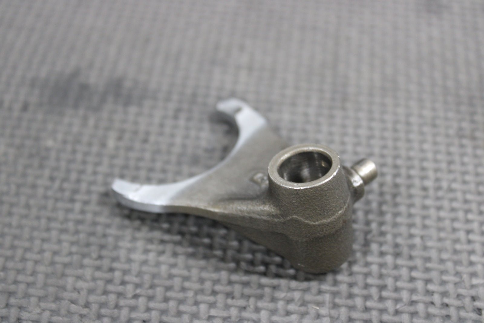 1999 HONDA CR500R OEM ENGINE TRANSMISSION RIGHT GEAR SHIFT FORK 5R 24211 - KA5 - 690 - hggarage