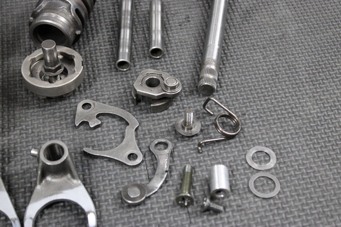 1996 SUZUKI RM250 OEM ENGINE TRANSMISSION GEARS GEARBOX SHIFT FORKS SHAFTS DRUM - hggarage