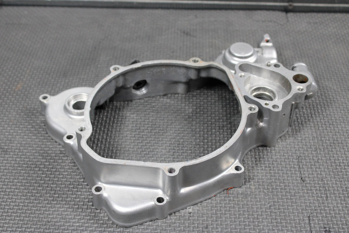 1998 HONDA CR125R 97 - 98 OEM RIGHT SIDE ENGINE INNER CLUTCH COVER 11340 - KZ4 - B00 - hggarage