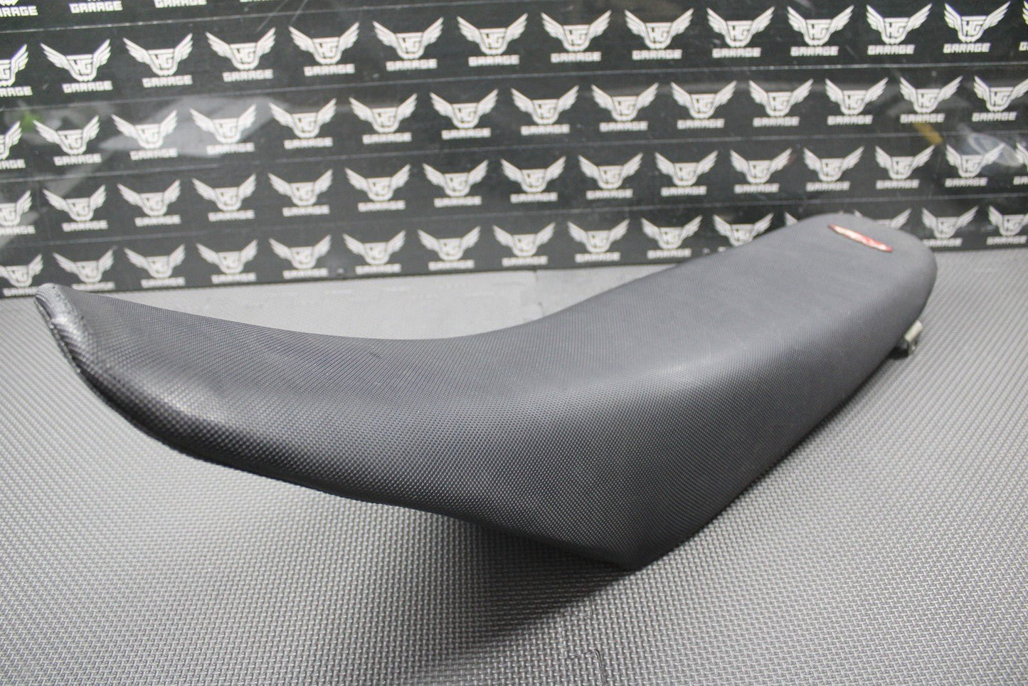 2000 2001 HONDA CR125R CR250R OEM SEAT SADDLE FOAM PAN BLACK GRIPPER COVER GOOD! - hggarage