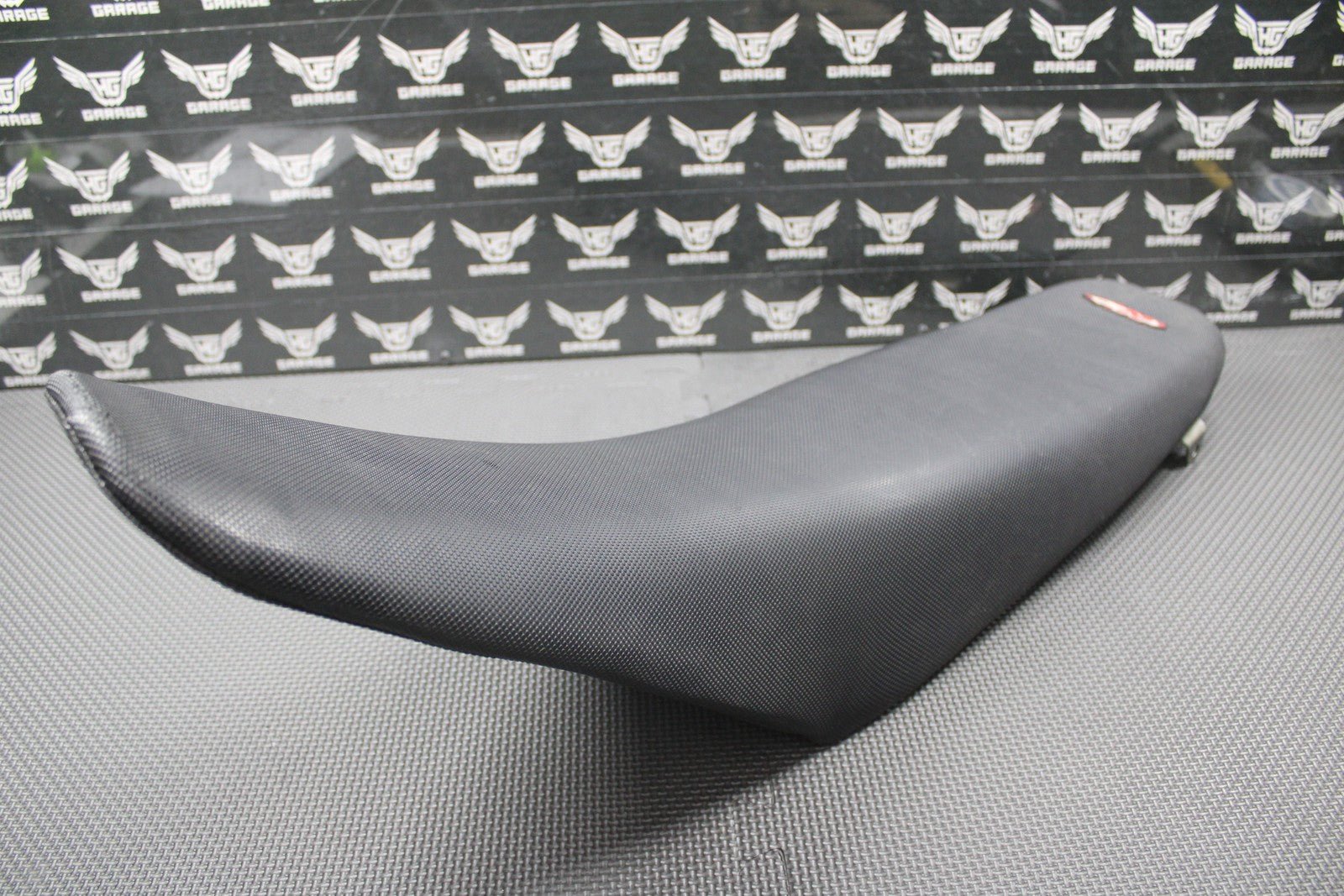 2000 2001 HONDA CR125R CR250R OEM SEAT SADDLE FOAM PAN BLACK GRIPPER COVER GOOD! - hggarage