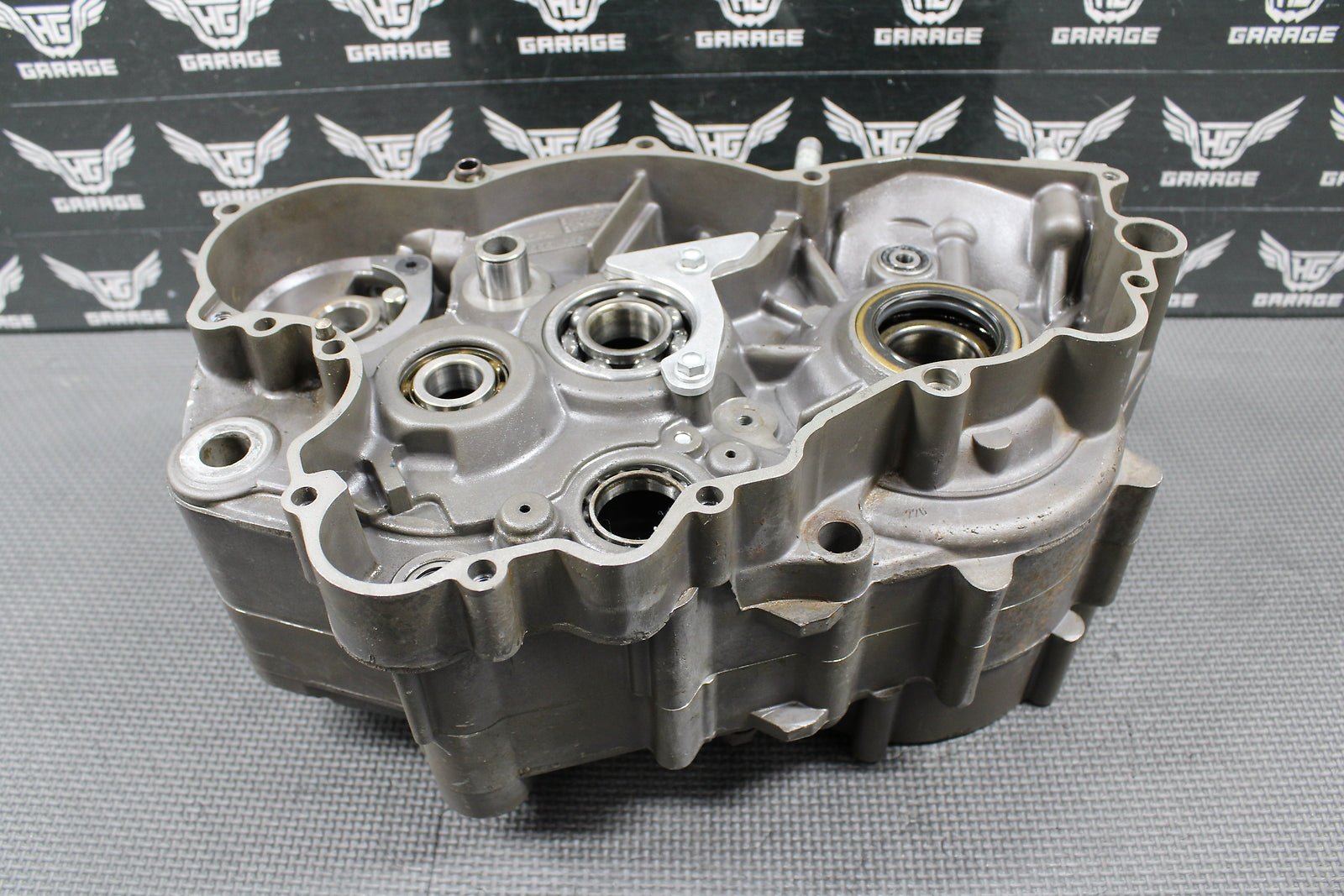 2001 KTM 300 EXC OEM LEFT RIGHT ENGINE MOTOR CRANKCASE CRANK CASES 54730000144 - hggarage