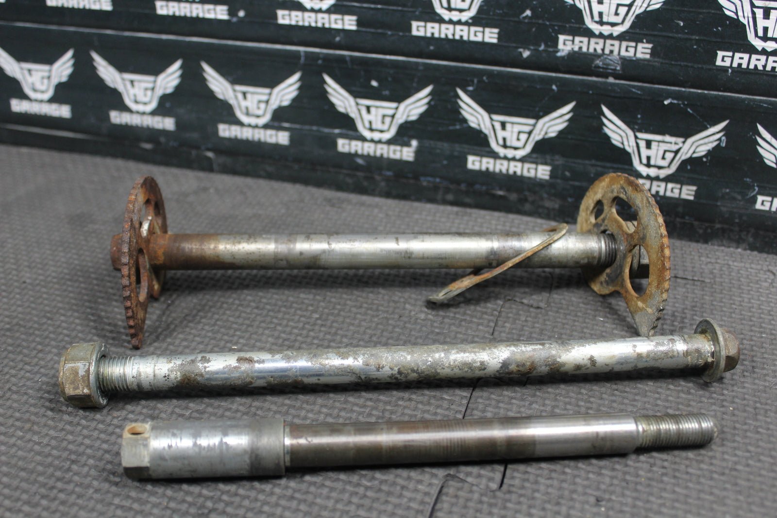 1990 HONDA XR200R OEM FRONT WHEEL RIM AXLE PIVOT BOLT 44301 - KK0 - 770 - hggarage