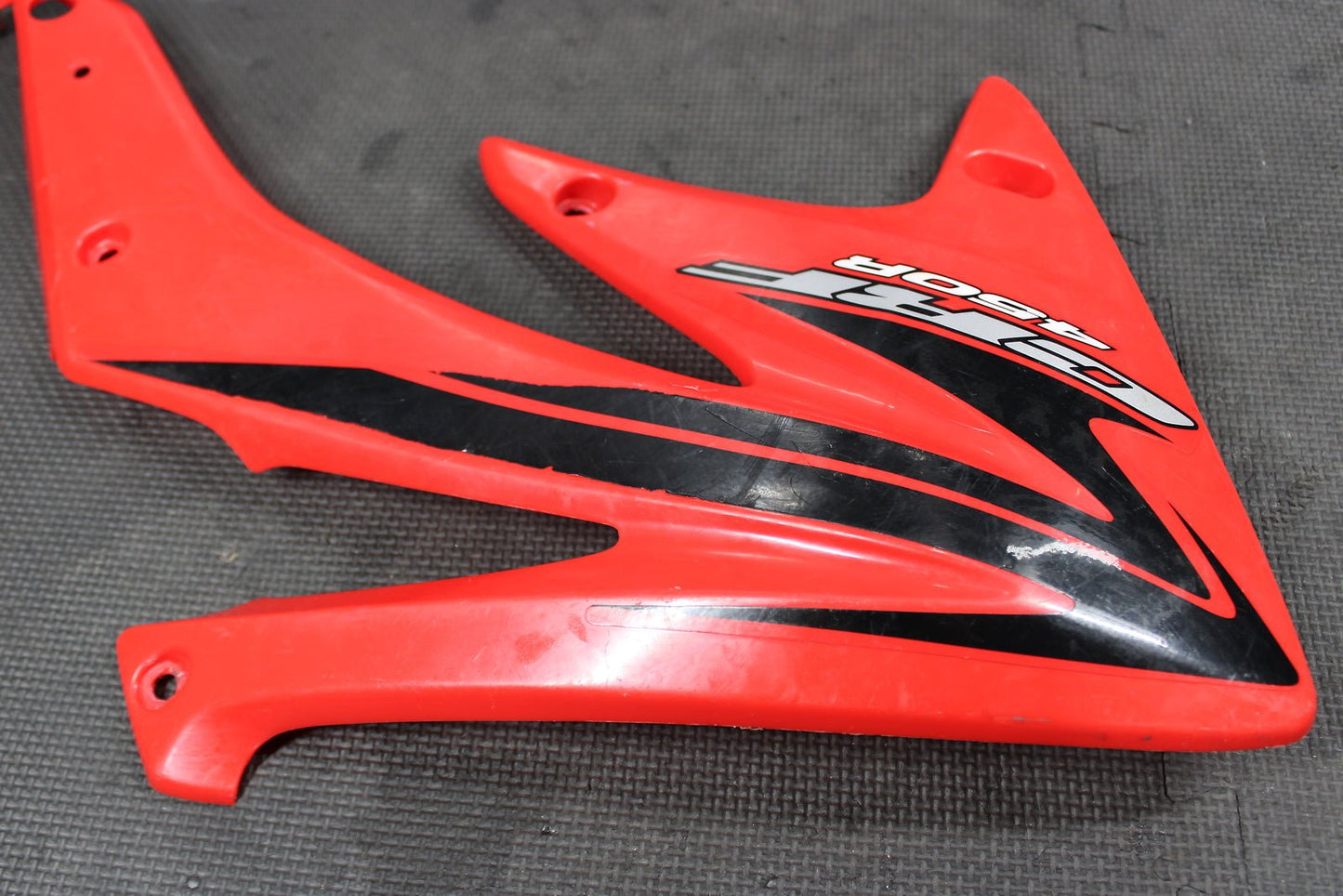 2007 HONDA CRF450R OEM LEFT PLASTIC PANEL FENDER STAY BRACKET 19035 - MENF - 7300 - hggarage