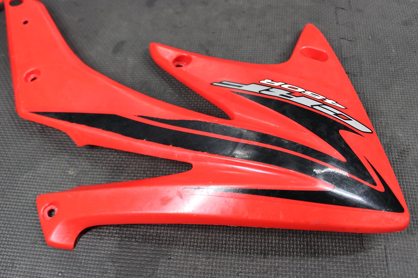 2007 HONDA CRF450R OEM LEFT PLASTIC PANEL FENDER STAY BRACKET 19035 - MENF - 7300 - hggarage