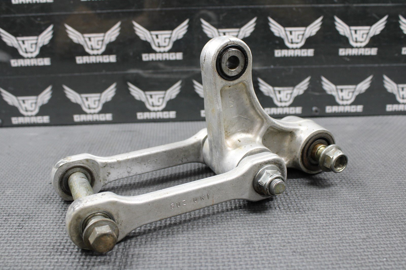 1999 98 - 99 SUZUKI RM125 OEM REAR SHOCK SWINGARM LINKAGE LINKS LEVER 62600 - 37820 - hggarage