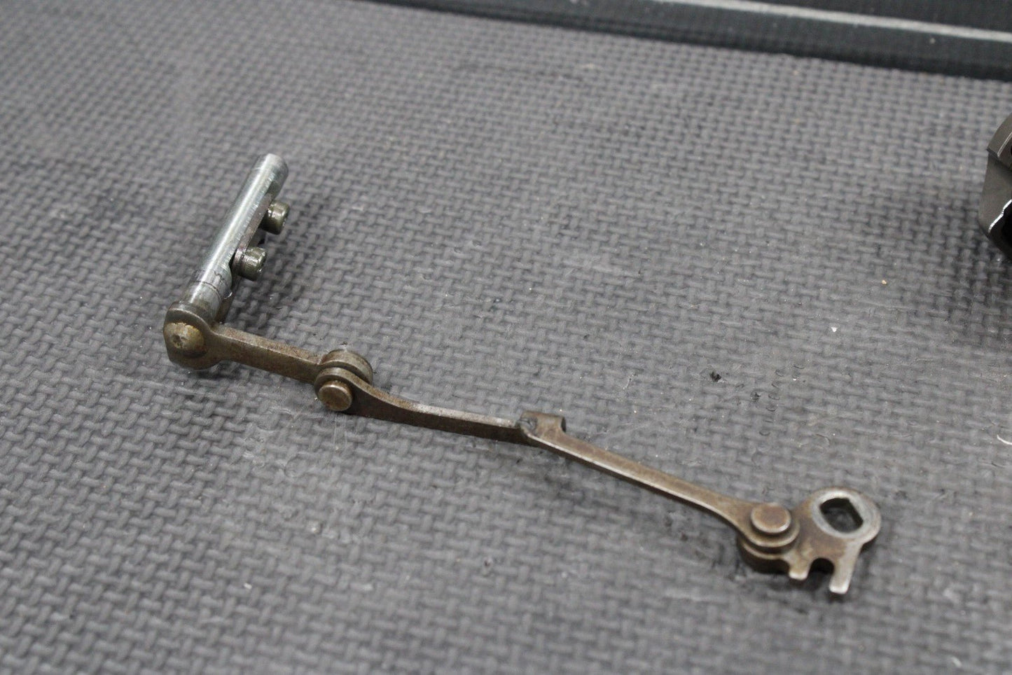 2002 99 - 22 YAMAHA YZ250 OEM ENGINE POWERVALVE EXHUAST VALVE LINKAGE GOVERNOR ROD - hggarage
