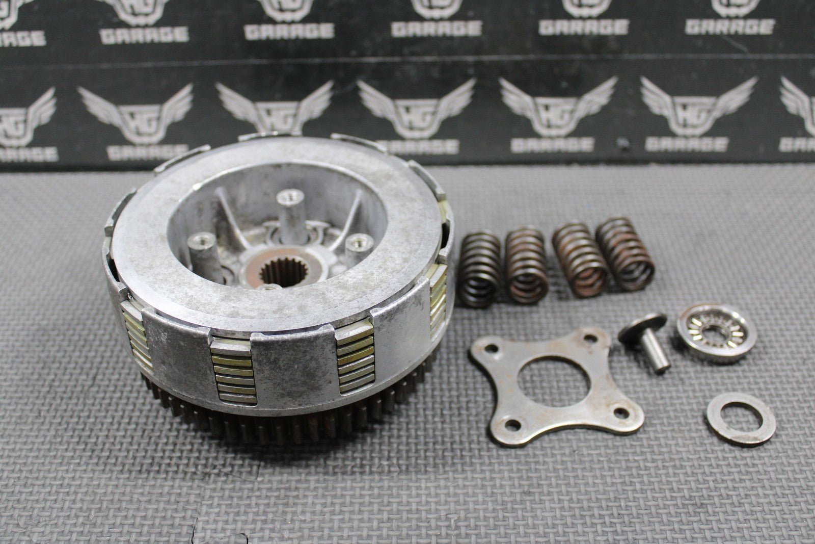 1989 HONDA 88 - 95 XR250R OEM CLUTCH BASKET HUB PRESSURE PLATE W PLATES SPRINGS - hggarage