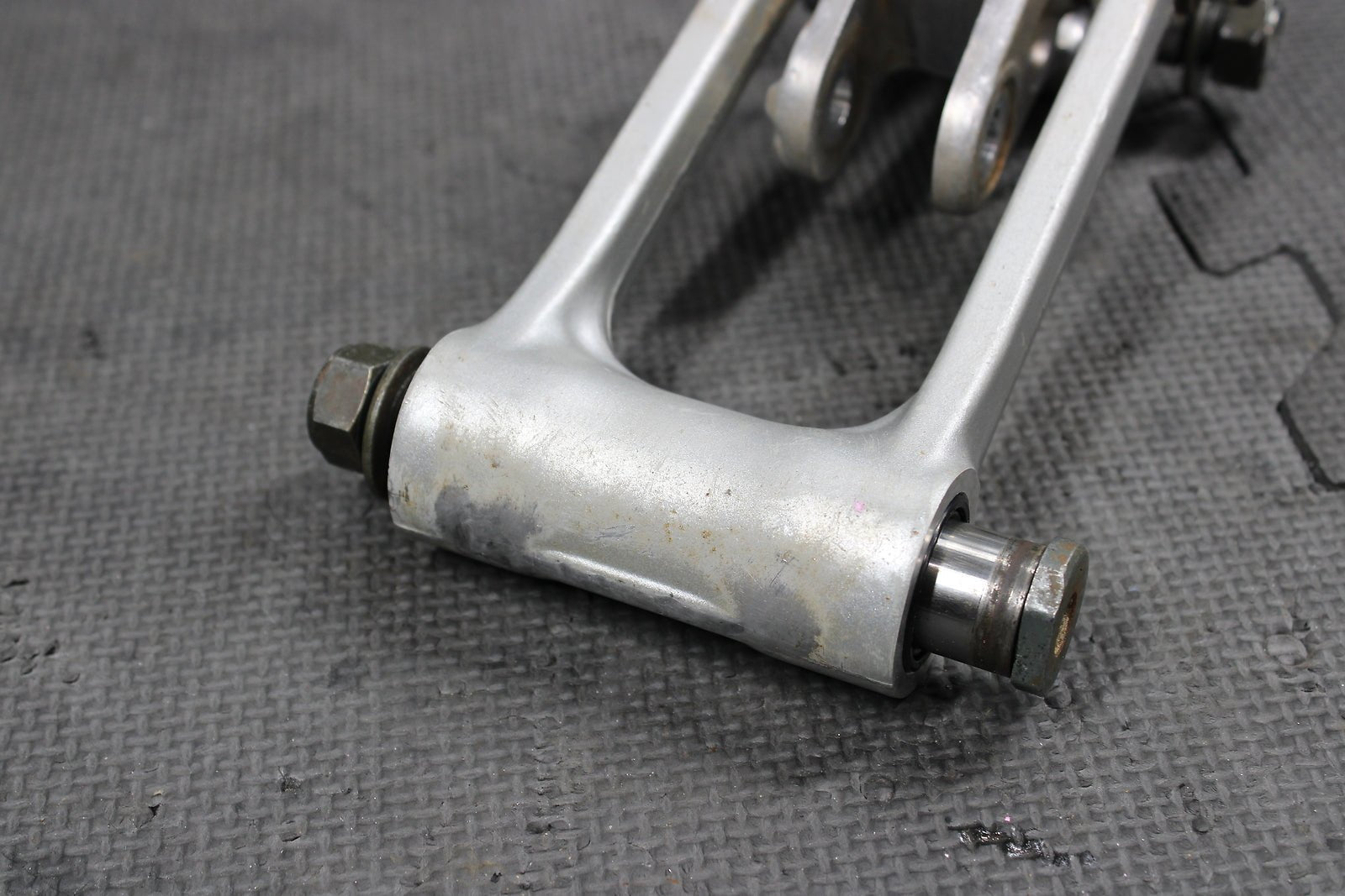 2002 YAMAHA YZ426F OEM REAR SHOCK LINKAGE LINKS 5NY - 2217A - 00 - 00 5NY - 2217F - 00 - 0 - hggarage