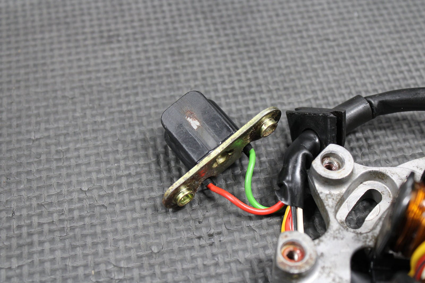 2001 KTM 300 EXC OEM 2K - 3 STATOR MAGNETO ALTERNATOR 50339004200 REPAIR ONLY - hggarage