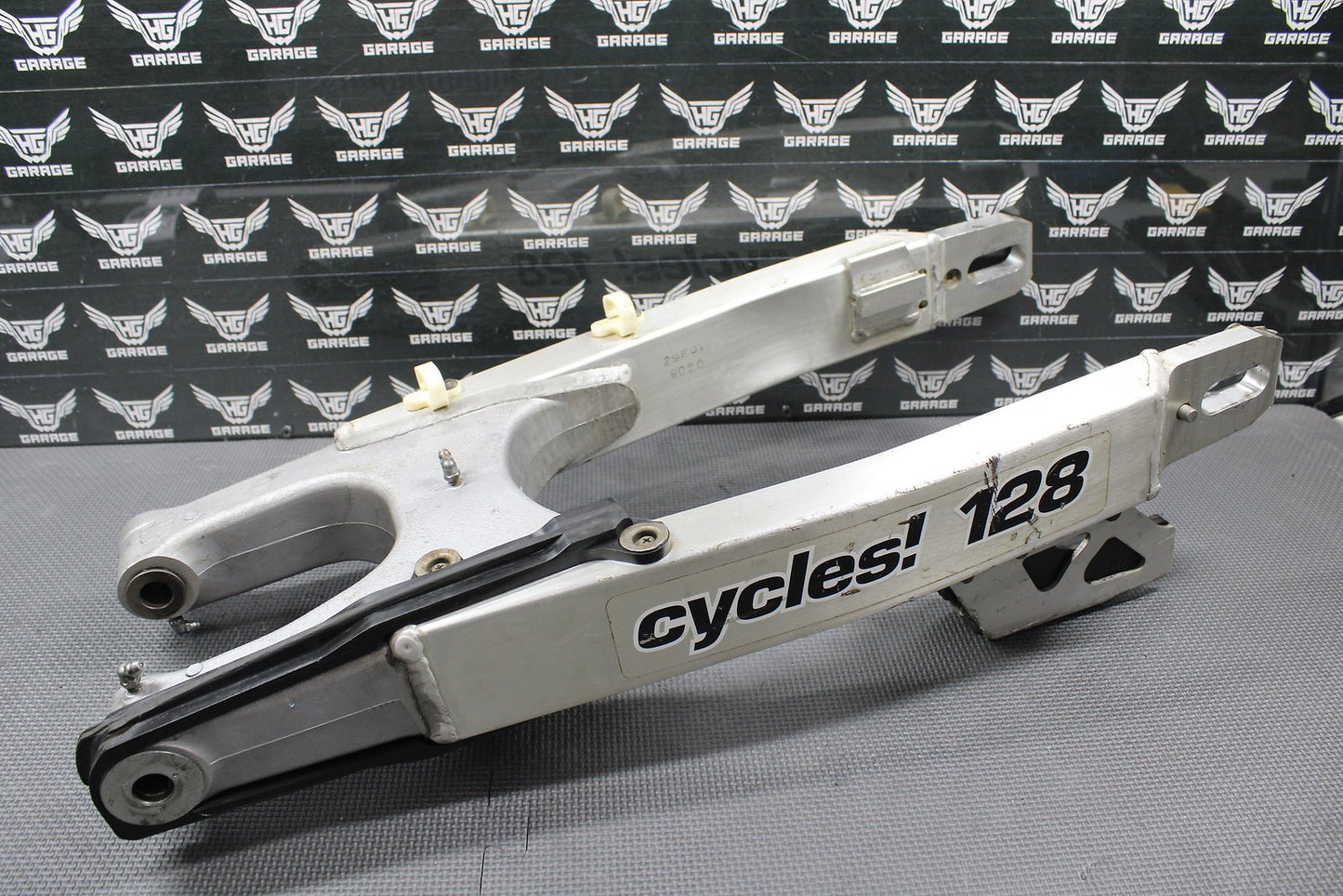 2000 SUZUKI 00 - 07 DRZ400 DRZ400E OEM SWINGARM SWING ARM SUSPENSION 61000 - 29F00 - hggarage