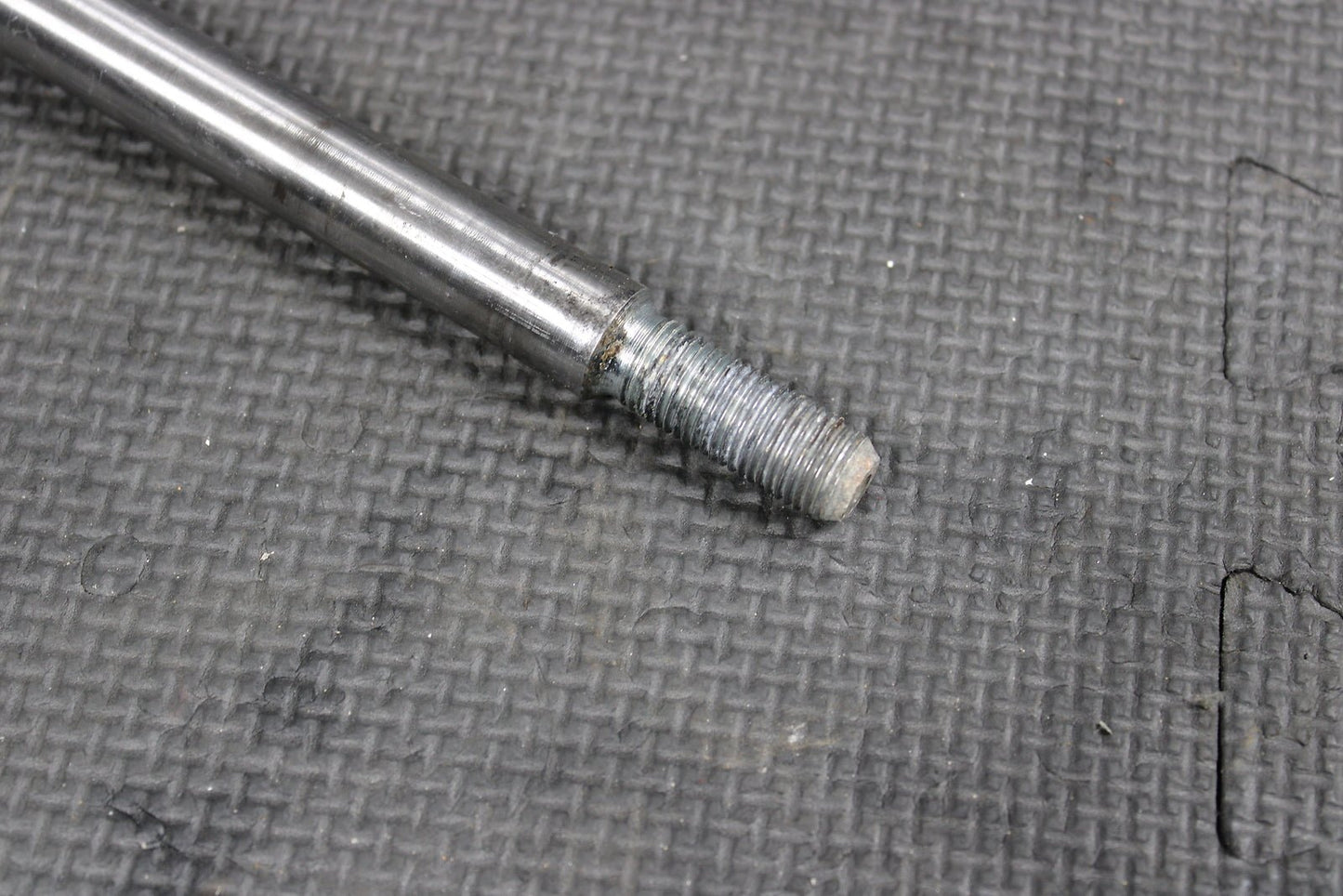 1998 HONDA XR200R 85 - 88 / 1990 1991 / 93 - 02 OEM FRONT WHEEL RIM AXLE PIVOT BOLT - hggarage