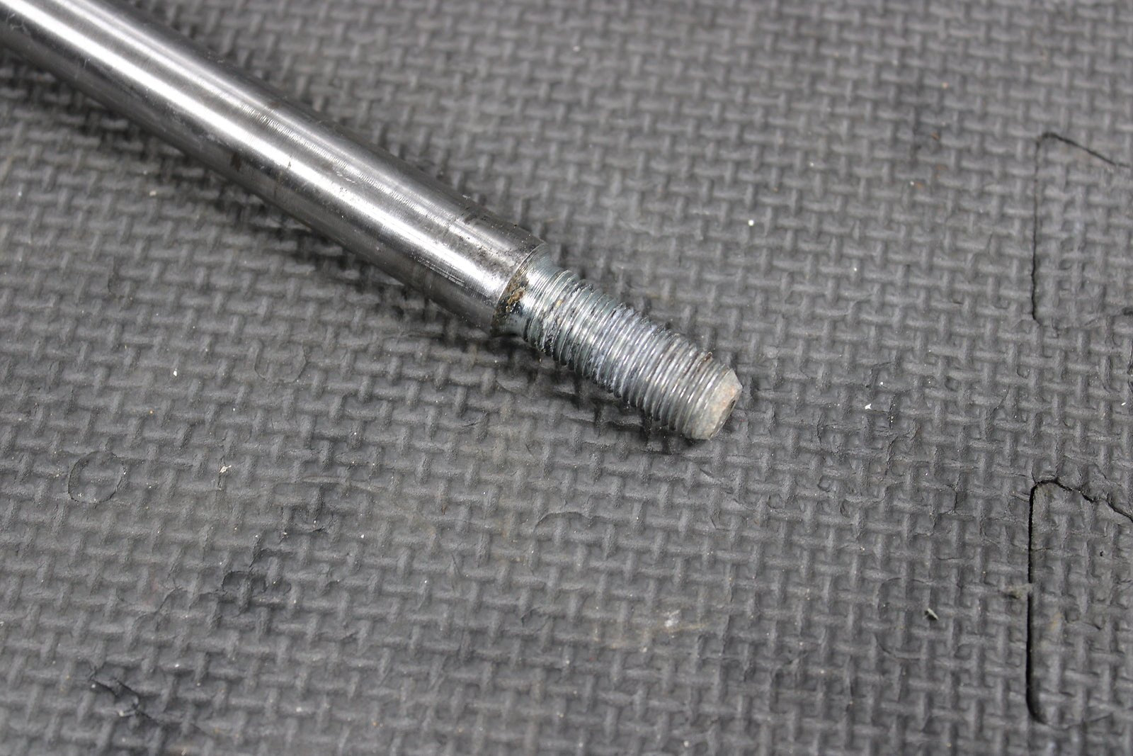 1998 HONDA XR200R 85 - 88 / 1990 1991 / 93 - 02 OEM FRONT WHEEL RIM AXLE PIVOT BOLT - hggarage