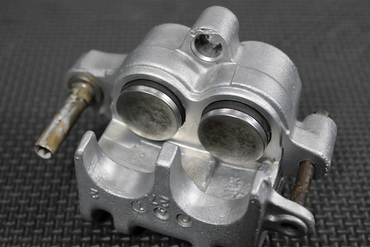 2001 YAMAHA YZ250 01 - 02 OEM NISSIN FRONT BRAKE CALIPER 5MV - 2580T - 11 - 00 - hggarage