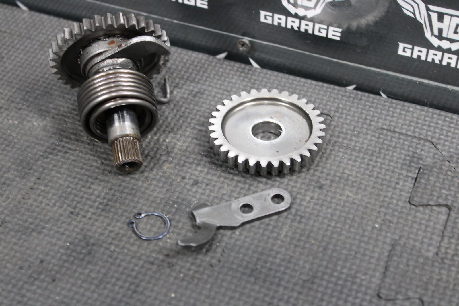 2005 Kawasaki KX100 KX85 OEM Kickstart Kick Start Shaft W Idler Gear Assembly - hggarage