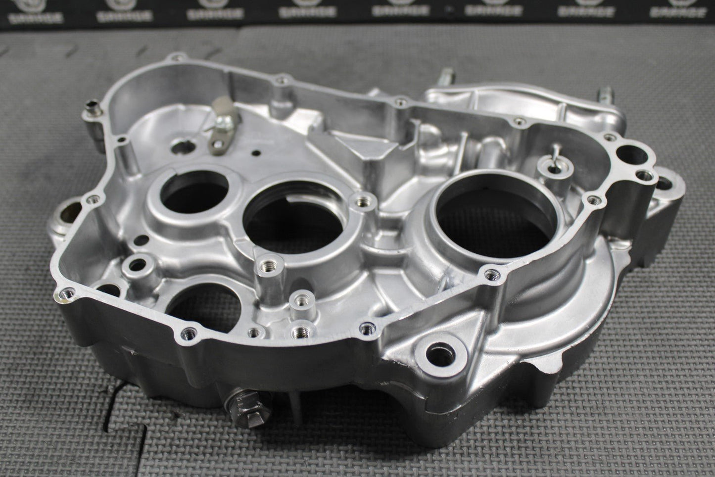 2003 HONDA CR250R OEM RIGHT ENGINE CRANKCASE CRANK CASE BLOCK 04921 - KZ3 - L30 MINT - hggarage