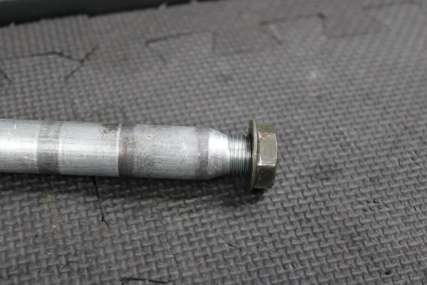 2005 YAMAHA YZ250F OEM FRONT WHEEL RIM AXLE PIVOT BOLT 1C3 - 25181 - 10 - 00 - hggarage