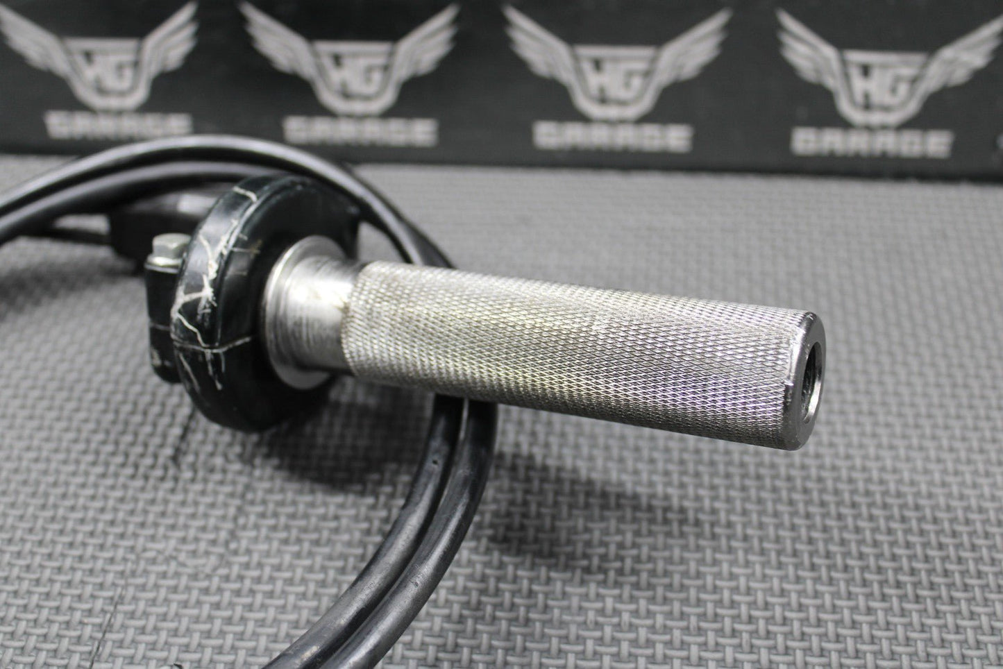 2008 07 - 09 HONDA CRF250R OEM RIGHT THROTTLE HOUSING ALUMINUM TUBE CABLES GOOD - hggarage