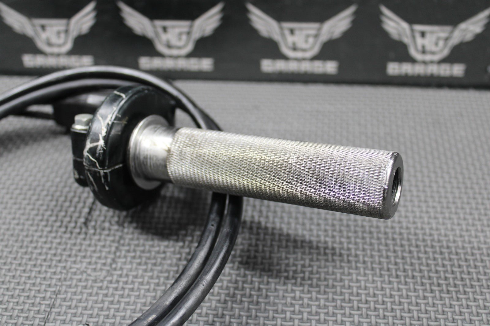 2008 07 - 09 HONDA CRF250R OEM RIGHT THROTTLE HOUSING ALUMINUM TUBE CABLES GOOD - hggarage
