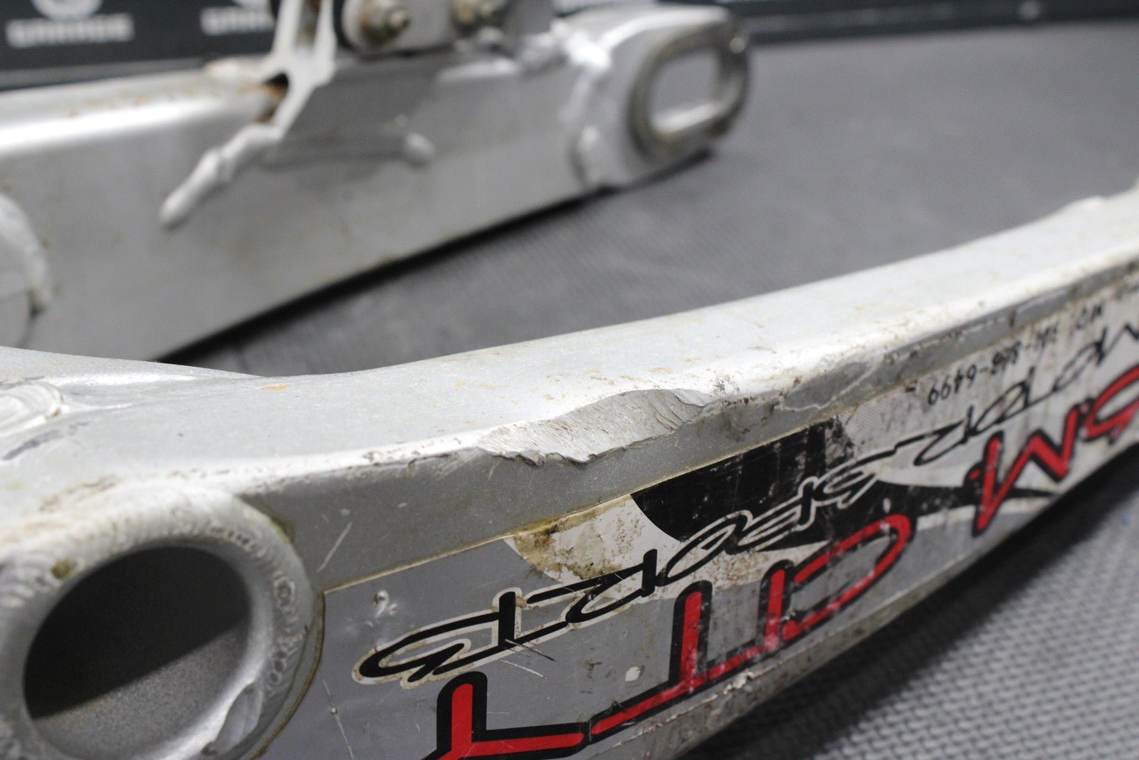 2002 YAMAHA YZ250 OEM 2T SWINGARM SWING ARM SUSPENSION REAR ARM 5NY - 22110 - 00 - 00 - hggarage