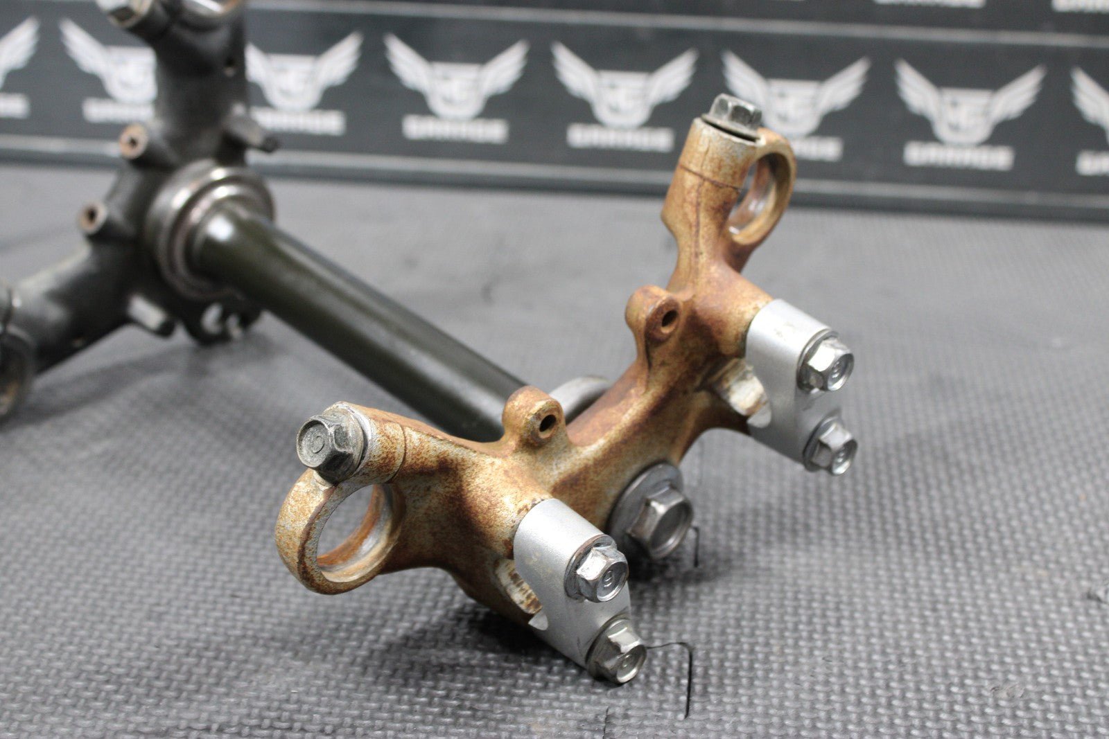 1997 94 - 97 YAMAHA RT100 OEM FRONT FORKS LOWER UPPER TRIPLE TREE STEM CLAMP - hggarage