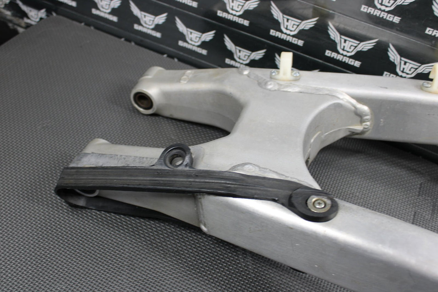 2006 Kawasaki KX450F OEM Swingarm Swing Arm Suspension 33001 - 0085 - hggarage