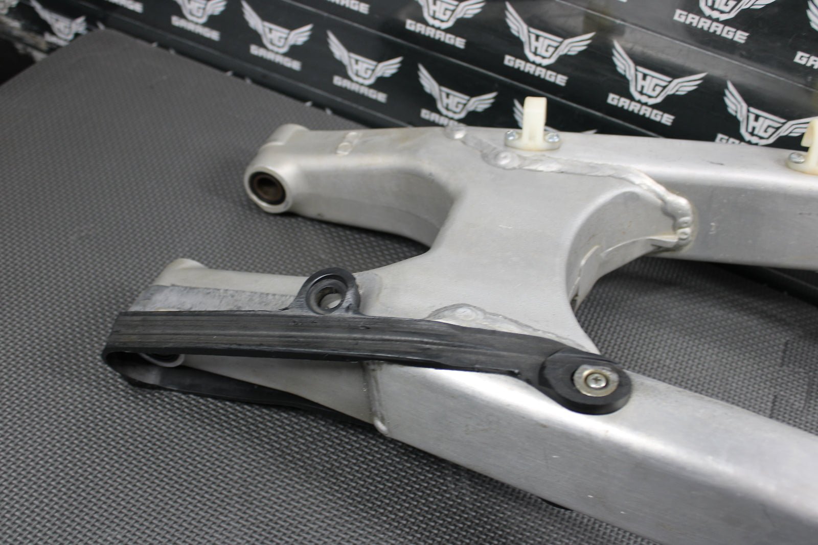 2006 Kawasaki KX450F OEM Swingarm Swing Arm Suspension 33001 - 0085 - hggarage