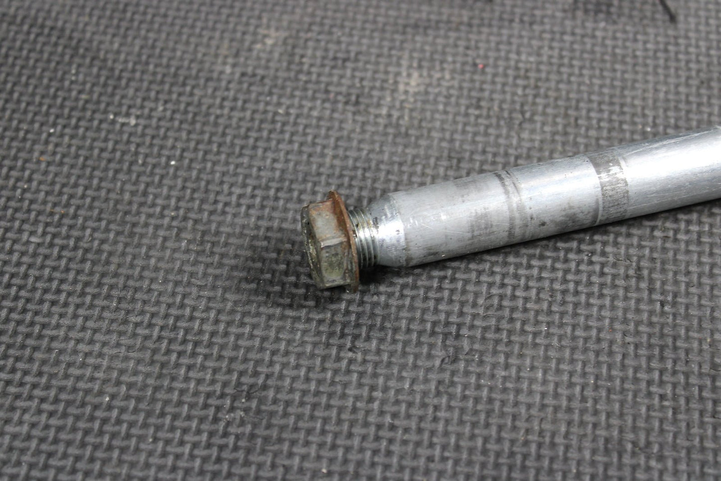 2004 YAMAHA YZ250F OEM FRONT WHEEL RIM AXLE PIVOT BOLT 5BE - 25181 - 00 - 00 - hggarage