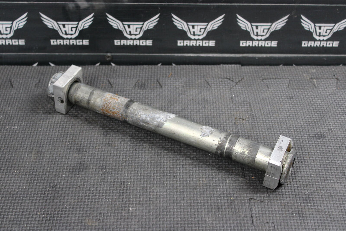 2014 HONDA CRF450R OEM REAR AXLE BACK WHEEL RIM PIVOT BOLT AXEL 42301-KRN-A30