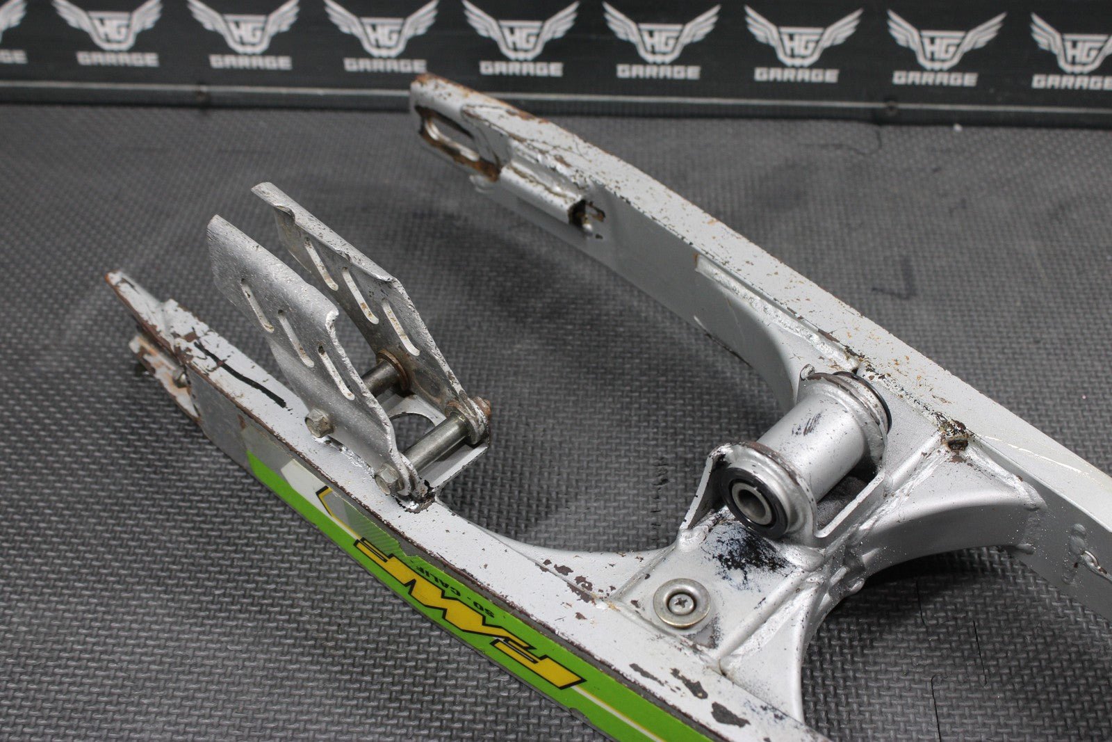 2004 KAWASAKI 02 - 22 KX65 OEM REAR SWINGARM SWING ARM SUSPENSION 3080 - 5132 - hggarage