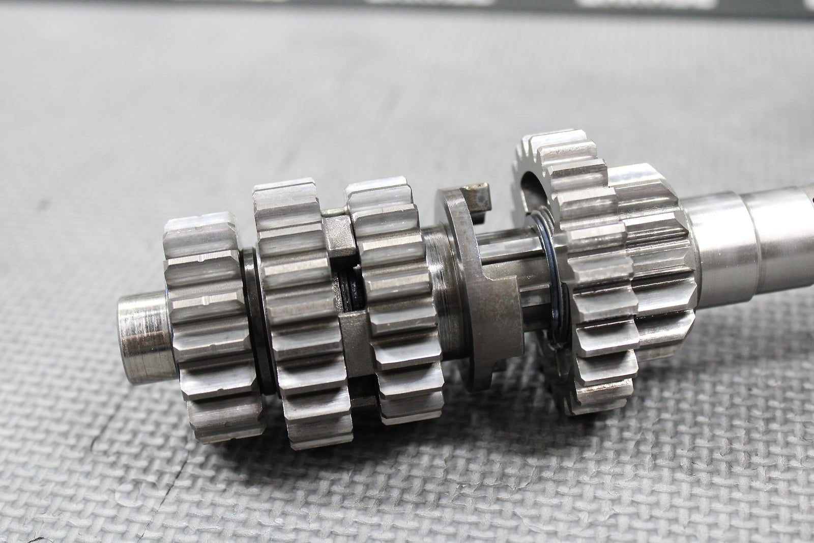 2004 HONDA CRF250R OEM ENGINE TRANSMISSION TRANNY ASSEMBLY GEARS 23210 - KRN - A00 - hggarage