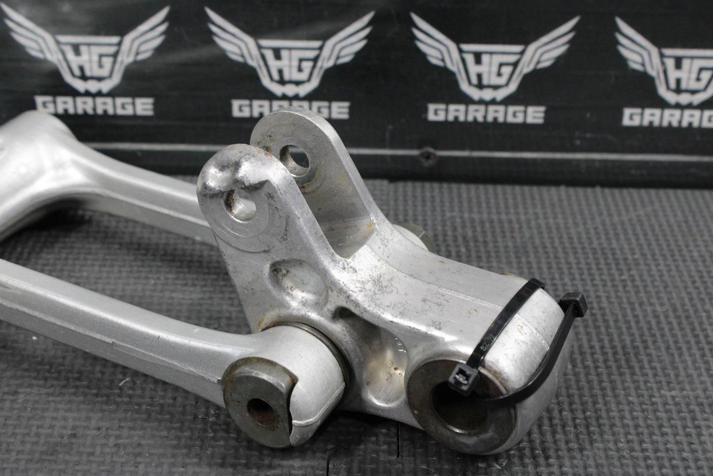 2002 YAMAHA YZ250 OEM REAR SHOCK LINKAGE LINKS RLEAY ARM ASSEMBLY - hggarage