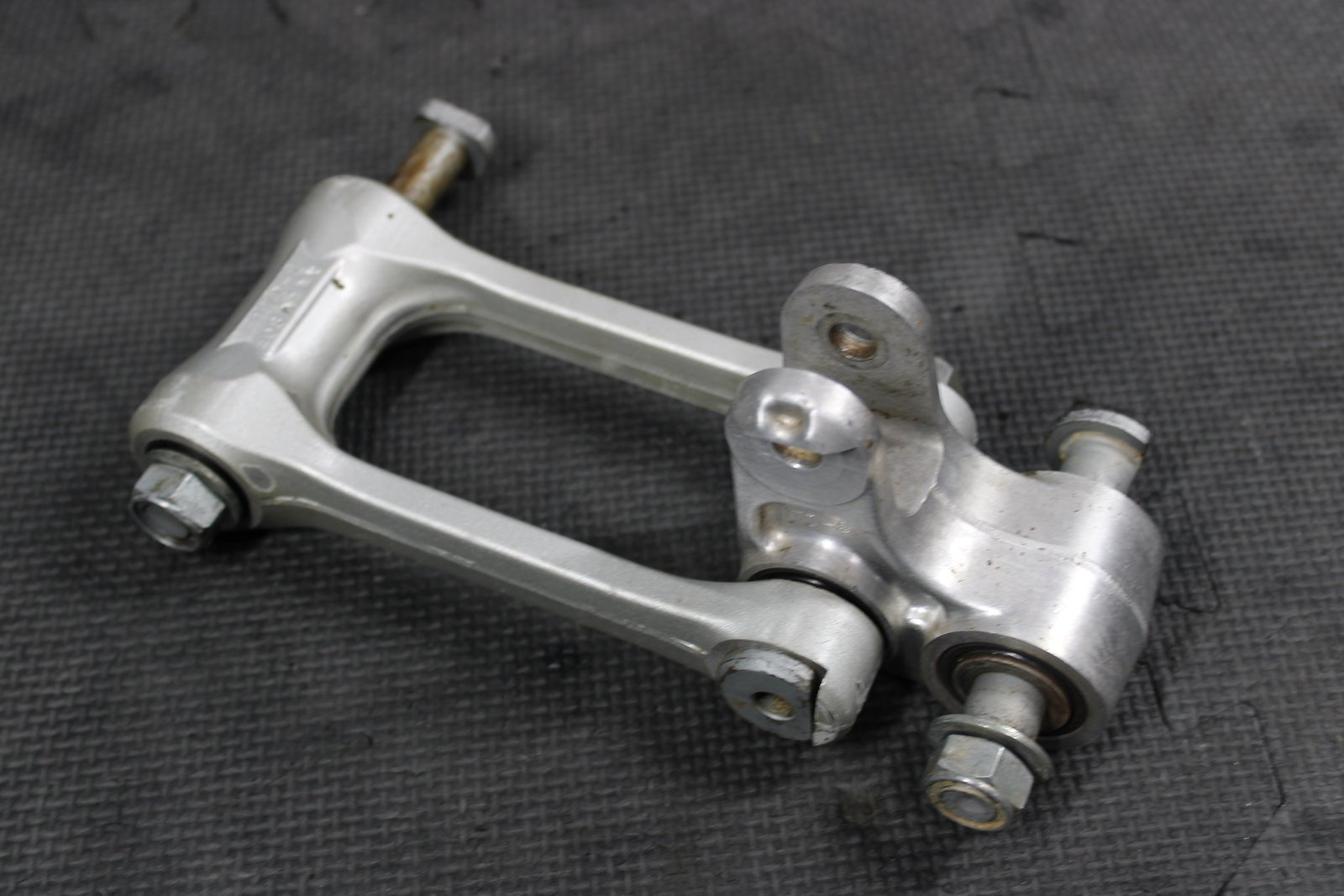 2009 YAMAHA YZ250F YZ450F OEM REAR SHOCK LINKAGE LINKS 17D - 2217A - 00 - 00 - hggarage